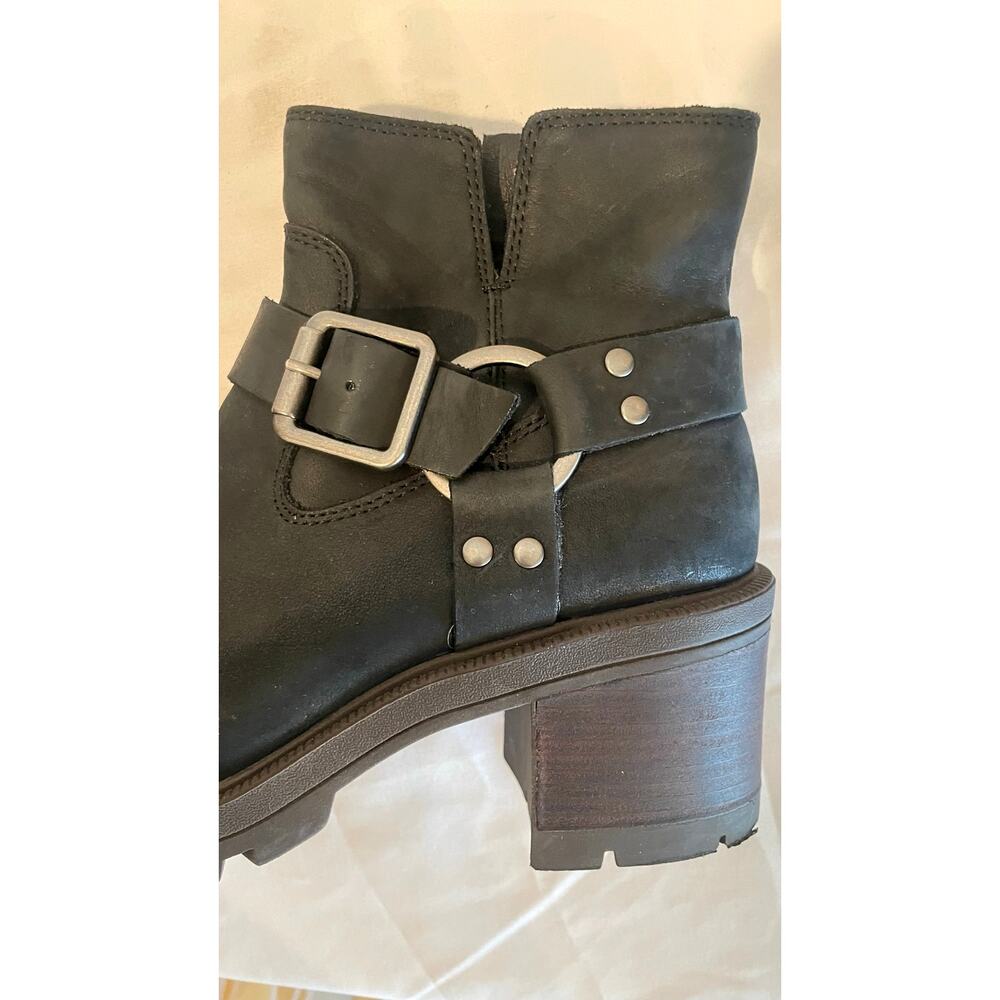Lucky Brand Slyvin Black Leather Harness Moto Boots Lug Sole Block Heel 6.5 - Picture 4 of 8